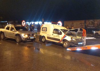Ambulância de Irajuba se envolve em acidente na BR-116, no Entrocamento de Jaguaquara; não houve feridos graves