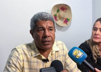 Ao lado de Edione, Jerônimo Rodrigues garante inicio das obras de pavimentação da BA-545 ainda este ano