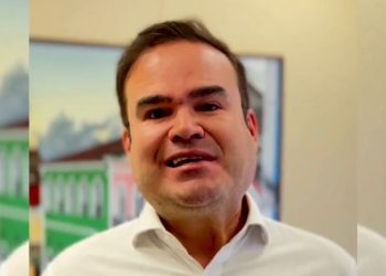 Em postagem nas redes sociais, Cacá Leão comemora início de cursos técnicos no IFBA de Jaguaquara