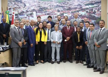 Câmara Municipal de Jaguaquara aprova projetos em Sessão marcada por homenagens ao Dia do Pastor