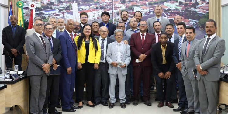Câmara Municipal de Jaguaquara aprova projetos em Sessão marcada por homenagens ao Dia do Pastor