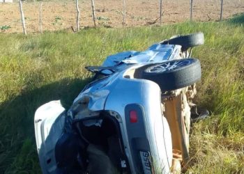 Homem morre após capotar carro na BA-250, entre Lagedo do Tabocal e Maracás