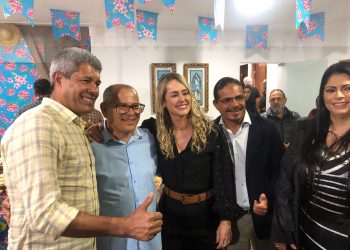 Jerônimo participa do último dia do São João em Jaguaquara e é recepcionado por prefeita e lideranças políticas