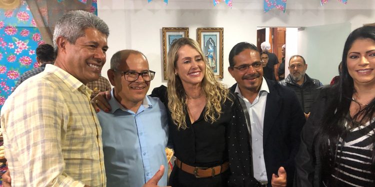 Jerônimo participa do último dia do São João em Jaguaquara e é recepcionado por prefeita e lideranças políticas