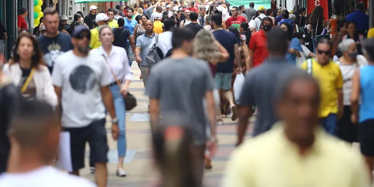 Censo 2022: População Brasileira chega aos 203 milhões, 4,7 milhões a menos que estimativa do IBGE