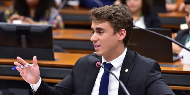Deputado Nikolas Ferreira protocola ação popular contra indicação de Zanin ao STF