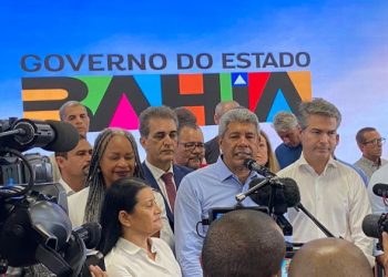 Ao falar sobre aproximação com PSDB, Jerônimo admite negociações e não descarta distribuir cargos