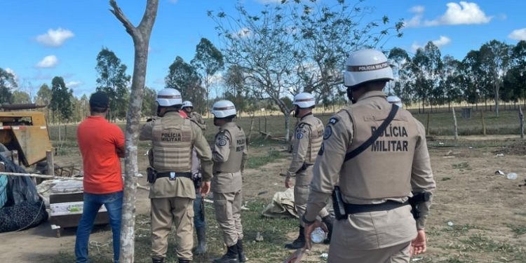 Polícia Militar cumpre mandado de reintegração e desocupa fazenda invadida pelo MST no Entroncamento