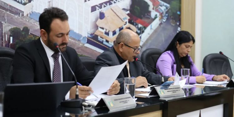 Prefeita atende requerimento de vereadores e abre licitação para construção de escola no bairro das Malvinas