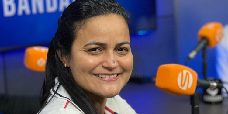 Câmara dos Vereadores oficializa recondução do mandato de Débora Régis na cidade de Lauro de Freitas