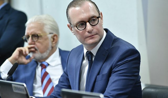 Zanin é oficialmente nomeado ministro do STF e posse será em agosto