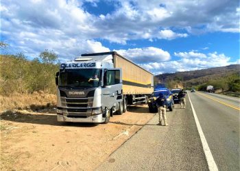 PRF prende três homens envolvidos no roubo de carga de caminhão acidentado na BR 116