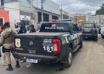 Operação conjunta da PRF, Policia Civil e Policia Militar resulta na apreensão de 5 veículos com restrições
