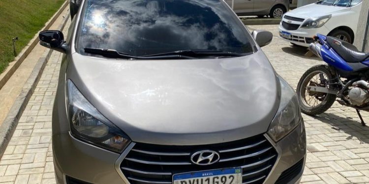 Polícia Militar apreende carro clonado em Jaguaquara; Veículo original é de Minas Gerais