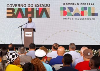 Ao lado de ministro, Jerônimo anuncia licitação para obras do Novo PAC na cidade Baixa, em Salvador