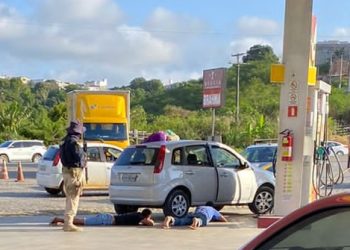 Menina de 12 anos é passageira em veículo que foge de blitz da PRF e colide em bomba de combustível na BR-101