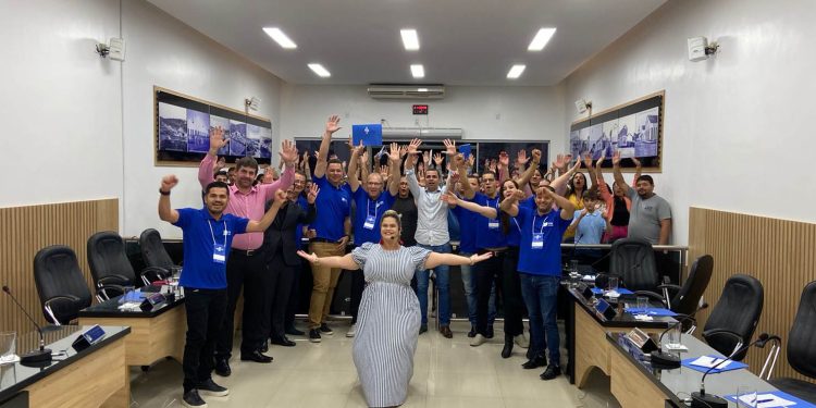CDL e Sebrae promovem palestra para líderes e plenário da Câmara Municipal de Jaguaquara fica lotado