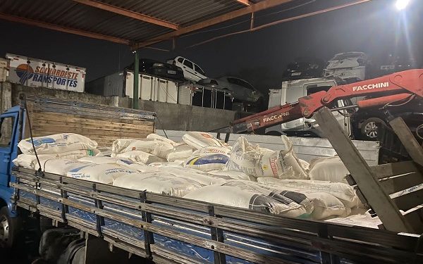 Polícia Civil recupera carga saqueada em acidente com vítima fatal e prende suspeitos em Jequié