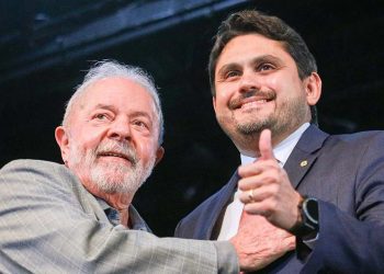 Barroso determina bloqueio dos bens de ministro das Comunicações do governo Lula