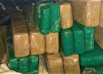 Mulher é presa transportando maconha dentro de ônibus em Vitória da Conquista