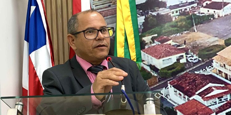 Nildo Pirôpo propõe construção de quadra poliesportiva coberta no bairro Casca, em Jaguaquara