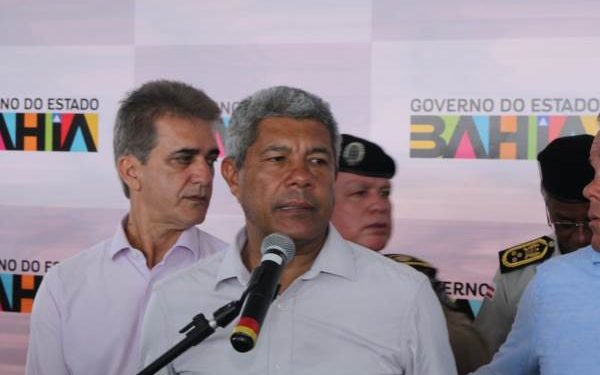 Jerônimo lamenta que orçamento seja destinado a armas ao invés da educação