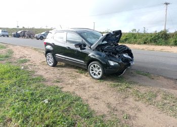 Batida entre carro e moto deixa um morto e outro gravemente ferido próximo a Lagedo do Tabocal