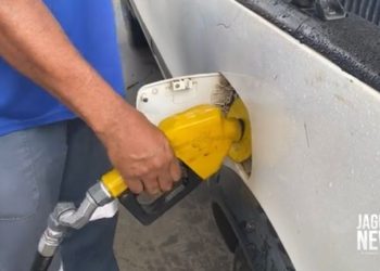 Após retomada de impostos federais, Diesel sobe mais 5 centavos por litro nos postos