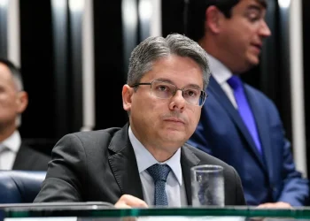 ‘Frase mais tosca do ano’, diz senador sergipano após Lula sugerir sigilo de votos no STF