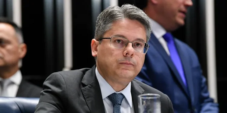 ‘Frase mais tosca do ano’, diz senador sergipano após Lula sugerir sigilo de votos no STF