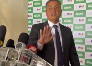 Rui ignora repórter e abandona entrevista ao ser questionado sobre violência na Bahia