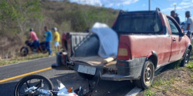 Servidor do IF Baiano morre em acidente envolvendo moto e Fiat Strada na BR-420, trecho de Santa Inês