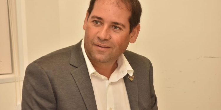 Prefeito preso com armas e drogas durante operação da PF é solto após pagar fiança no oeste da Bahia
