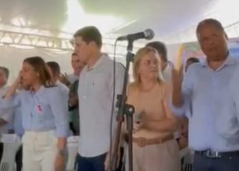 Em palco de evento do governo do Estado, deputado Antonio Brito fica nervoso e vídeo viraliza