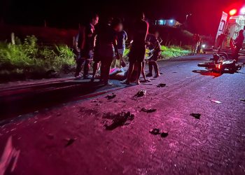 Acidente na BR-330 deixa dois jovens feridos após batida entre motocicleta e carro