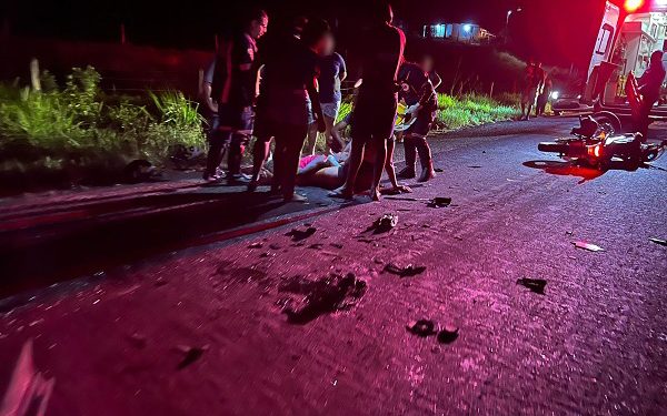 Acidente na BR-330 deixa dois jovens feridos após batida entre motocicleta e carro