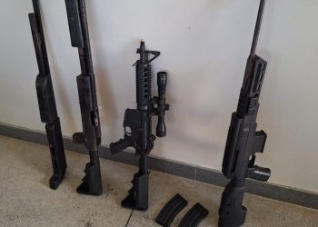 Polícia Militar apreende menor portando simulacros de armas longas em Itaquara