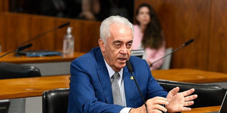 Nome do baiano Otto Alencar surge como possibilidade para presidir o Senado