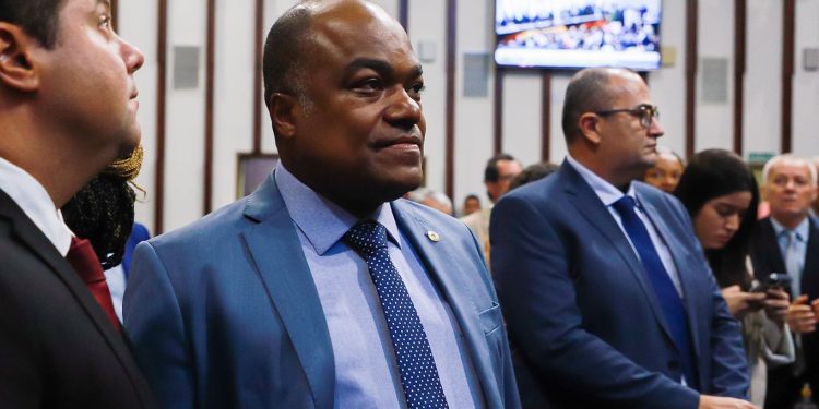 Deputado e pastor, Samuel Jr propõe criacão do dia estadual da juventude cristã
