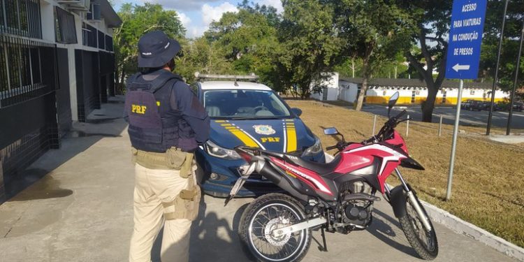 PRF detém homem com moto adulterada em Itabuna, no Sul da Bahia
