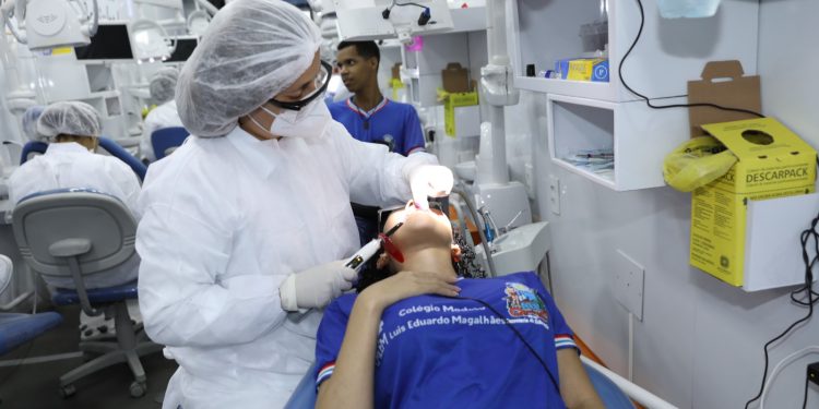 Odontomóvel atende estudantes em Jaguaquara, Apuarema e mais 4 cidades