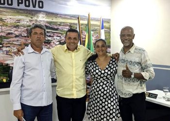 Vereadores comemoram retorno do vereador Irineu ao grupo de oposição em Itaquara
