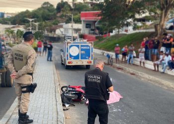 Jovem de 25 anos morre após colisão entre moto e caminhão na chegada de Jaguaquara