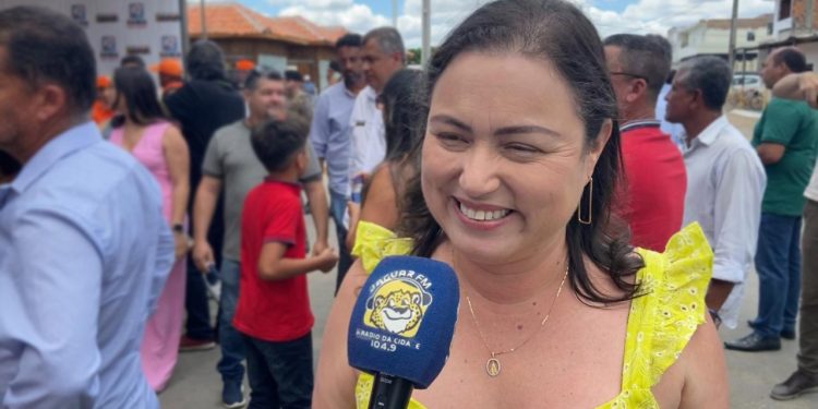 Lorena Di Gregório analisa articulações na base governista de Itiruçu e projeta futuro político