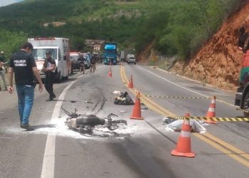 Colisão seguida de incêndio deixa uma vítima fatal na BR-116, trecho de Manoel Vitorino