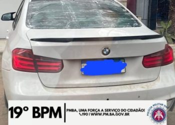 Motorista tem carro apreendido após realizar manobras perigosas no centro de Jaguaquara e empreender fuga da PM