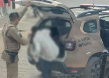 Homem é preso no Entroncamento de Jaguaquara por importunação sexual em ônibus intermunicipal
