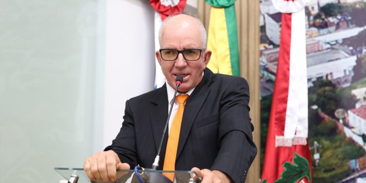 Vereador de Jaguaquara desiste de concorrer ao 4º mandato e anuncia apoio a Nildo Pirôpo nas Eleições 2024