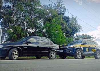 PRF recupera veículo roubado há mais de uma década em Jitaúna