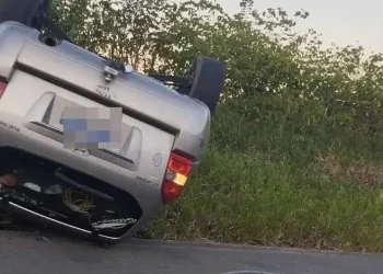 Motorista fica ferido após carro capotar na BA-540, saída de Amargosa para Mutuípe